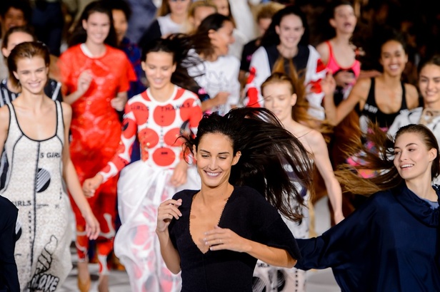 مجموعة “ستيلا ماكارتني” لموسم ربيع وصيف 2017