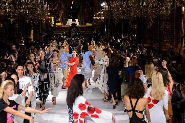 مجموعة “ستيلا ماكارتني” لموسم ربيع وصيف 2017