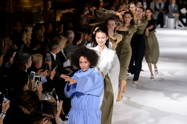 مجموعة “ستيلا ماكارتني” لموسم ربيع وصيف 2017