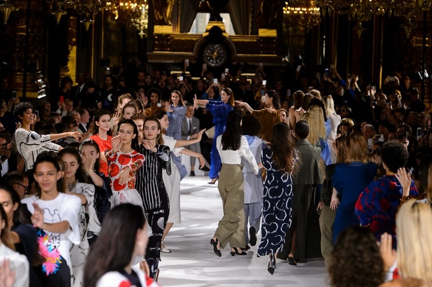 مجموعة “ستيلا ماكارتني” لموسم ربيع وصيف 2017