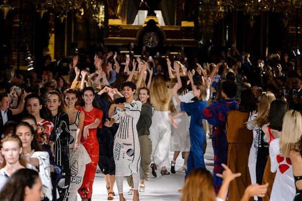 مجموعة “ستيلا ماكارتني” لموسم ربيع وصيف 2017