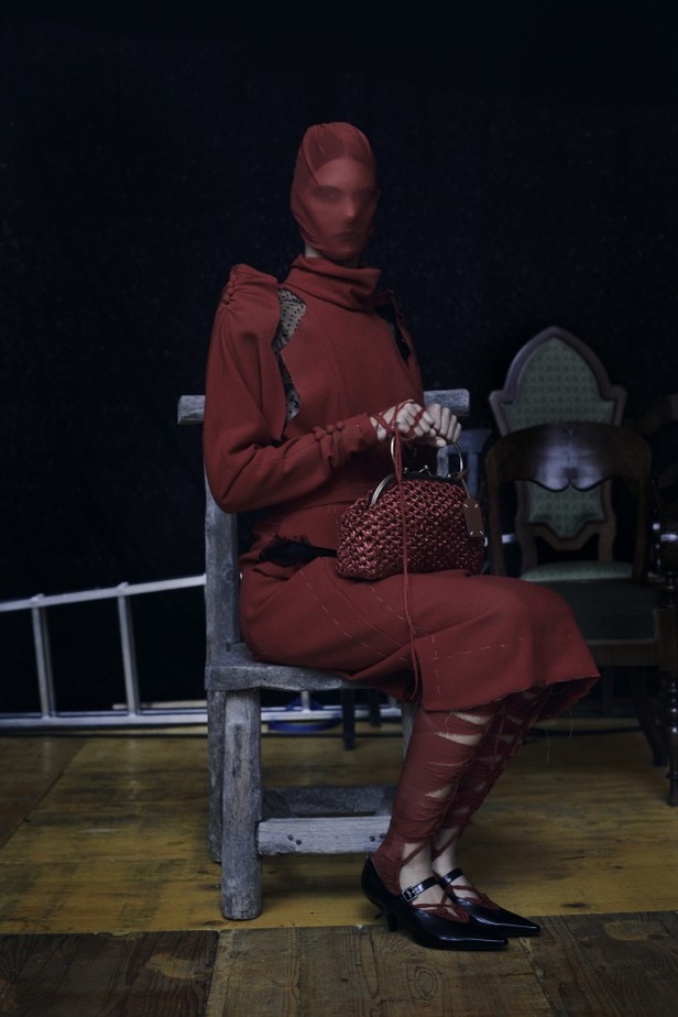 عرض ازياء مجموعة maison margiela لربيع وصيف 2021