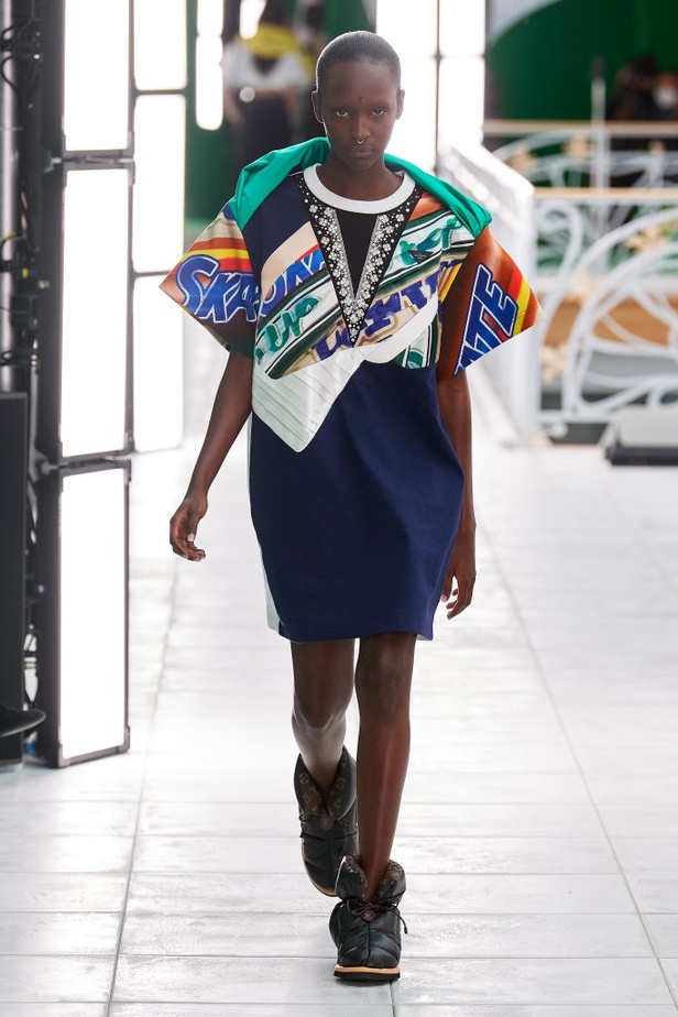 عرض ازياء Louis Vuitton من أسبوع الموضة في باريس لربيع وصيف 2021