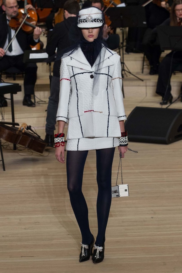 مجموعة Métiers d’art من شانيل لموسم 2017- 2018