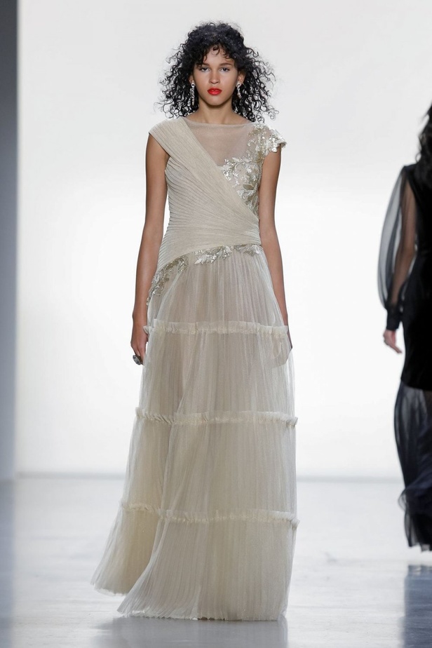 مجموعة Tadashi Shoji للألبسة الجاهزة لخريف 2019