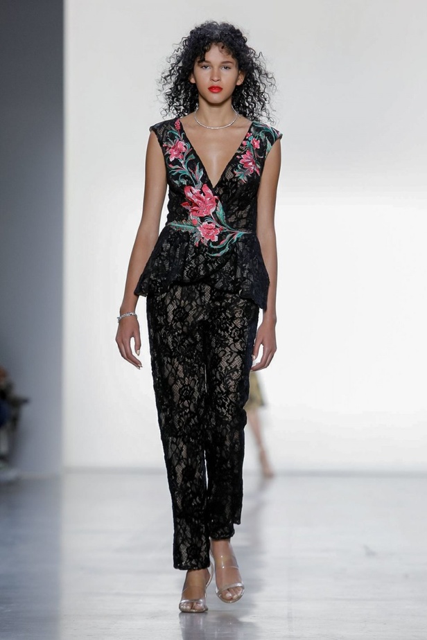 مجموعة Tadashi Shoji للألبسة الجاهزة لخريف 2019