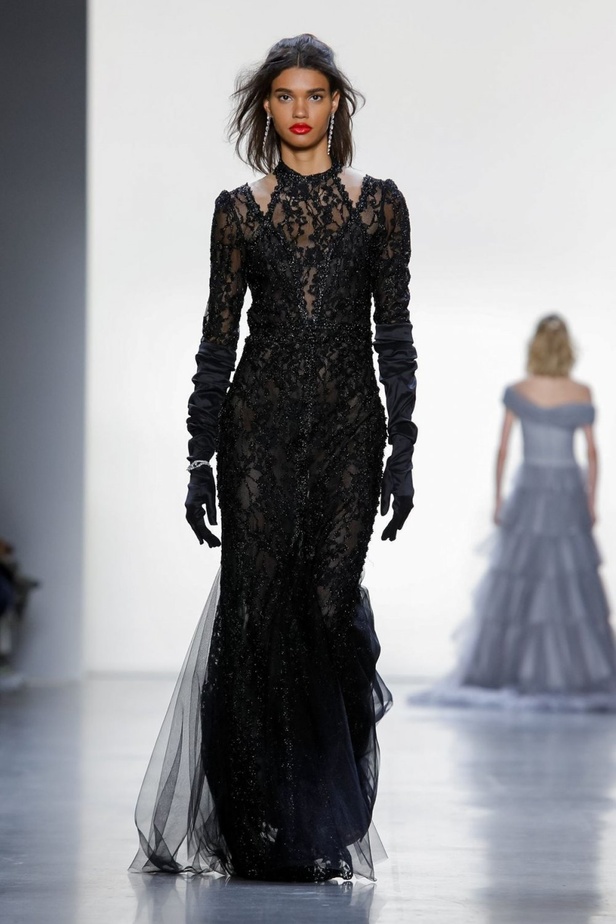 مجموعة Tadashi Shoji للألبسة الجاهزة لخريف 2019