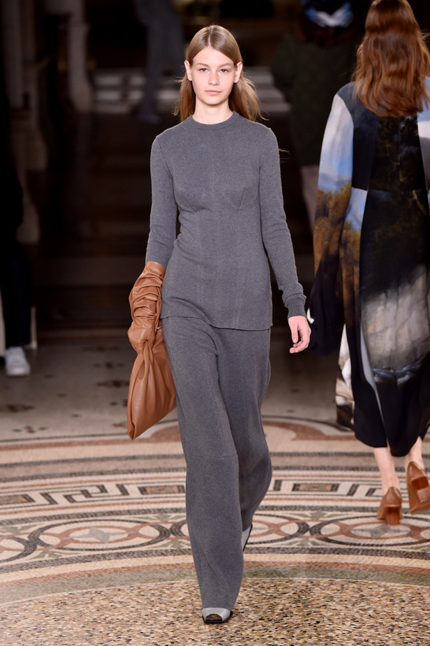 عرض أزياء ستيلا مكارتني لموسم خريف وشتاء 2017