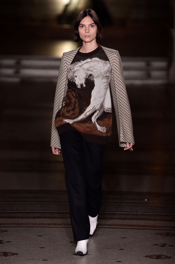 عرض أزياء ستيلا مكارتني لموسم خريف وشتاء 2017