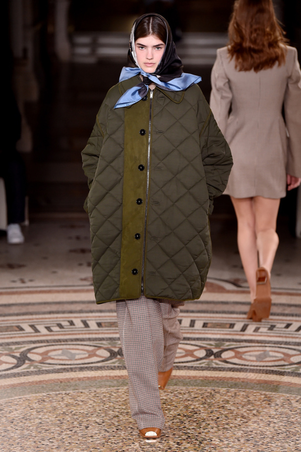 عرض أزياء ستيلا مكارتني لموسم خريف وشتاء 2017