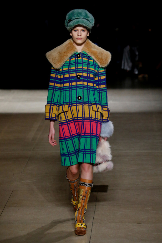 عرض أزياء ميو ميو لموسم خريف وشتاء 2017