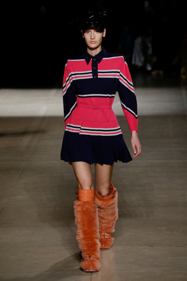 عرض أزياء ميو ميو لموسم خريف وشتاء 2017