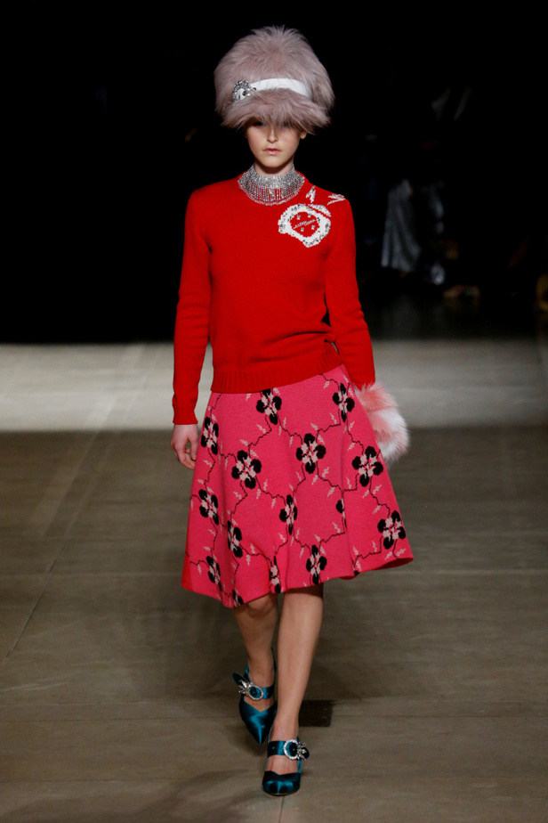 عرض أزياء ميو ميو لموسم خريف وشتاء 2017