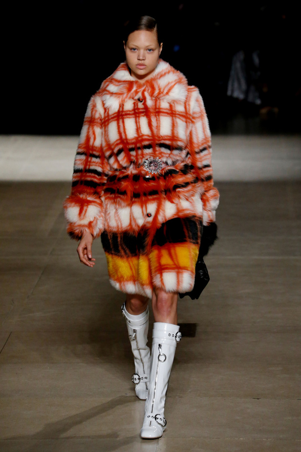 عرض أزياء ميو ميو لموسم خريف وشتاء 2017