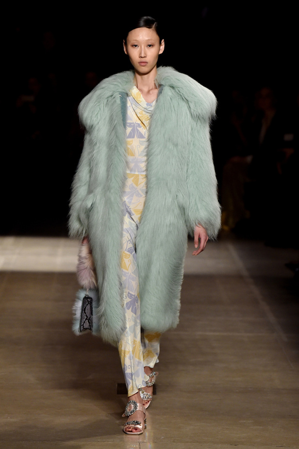 عرض أزياء ميو ميو لموسم خريف وشتاء 2017