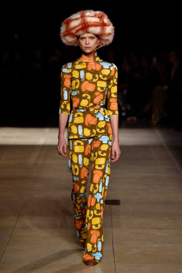 عرض أزياء ميو ميو لموسم خريف وشتاء 2017