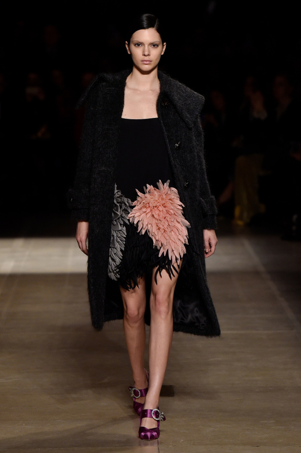 عرض أزياء ميو ميو لموسم خريف وشتاء 2017