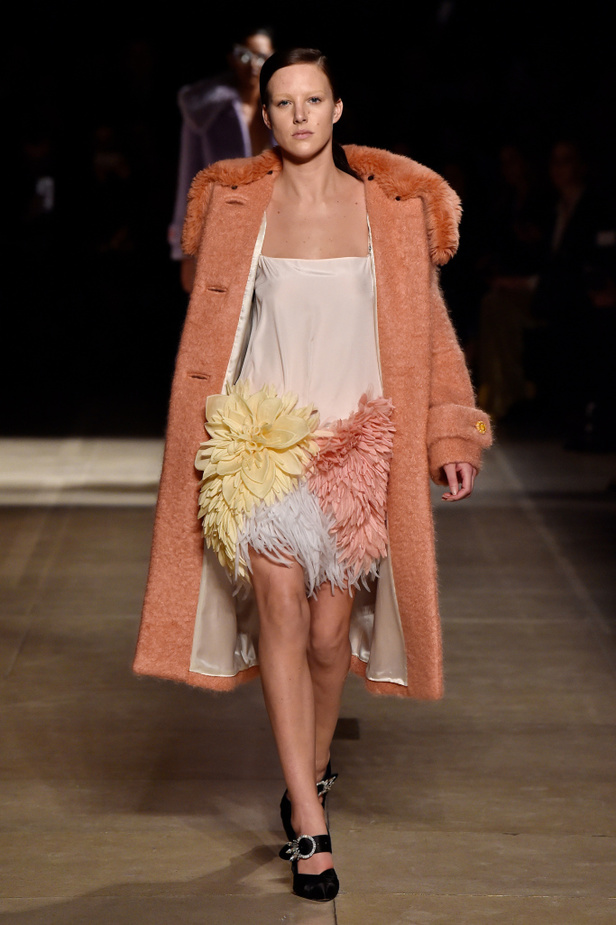 عرض أزياء ميو ميو لموسم خريف وشتاء 2017