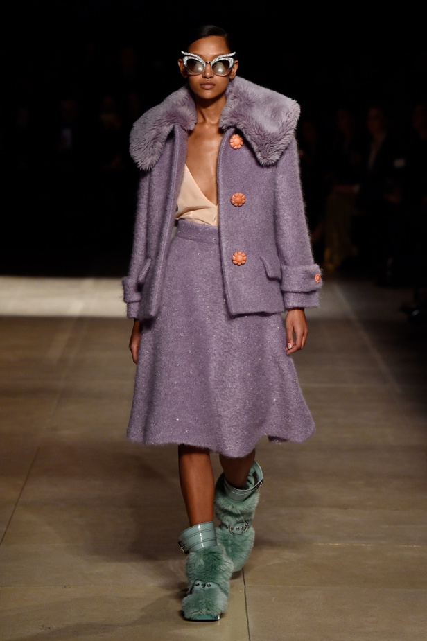 عرض أزياء ميو ميو لموسم خريف وشتاء 2017