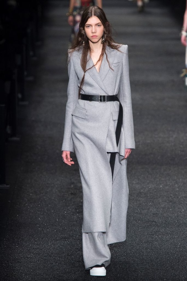 مجموعة الكسندر ماكوين للألبسة الجاهزة لخريف و شتاء 2017