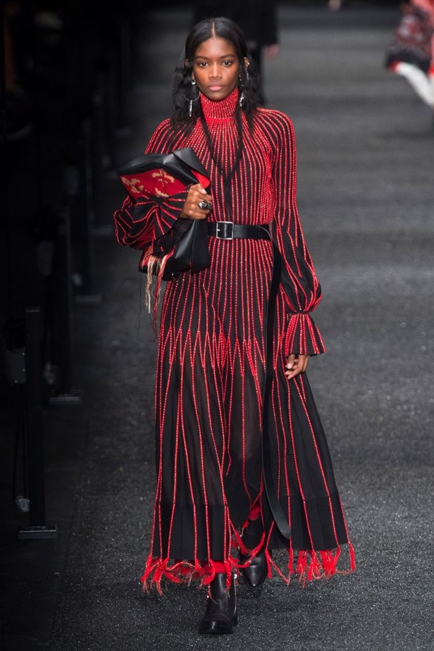 مجموعة الكسندر ماكوين للألبسة الجاهزة لخريف و شتاء 2017