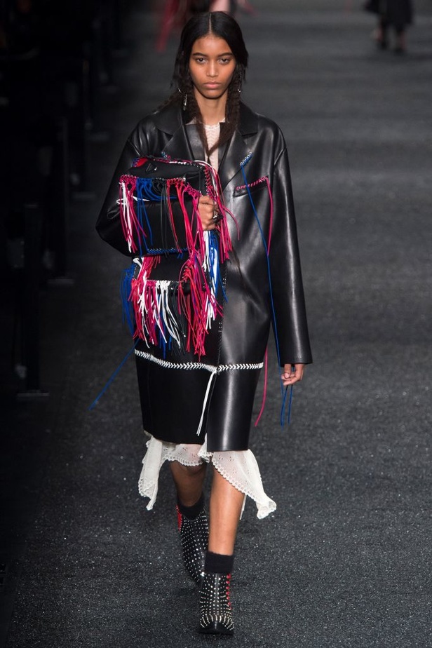 مجموعة الكسندر ماكوين للألبسة الجاهزة لخريف و شتاء 2017