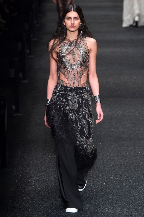 مجموعة الكسندر ماكوين للألبسة الجاهزة لخريف و شتاء 2017