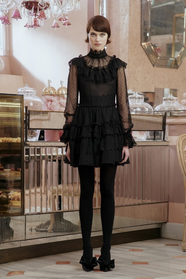 عرض أزياء مجموعة Dice Kayek لموضة خريف وشتاء 2021-2022