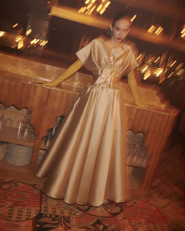 عرض أزياء مجموعة Alexis Mabille لخريف وشتاء 2021-2022