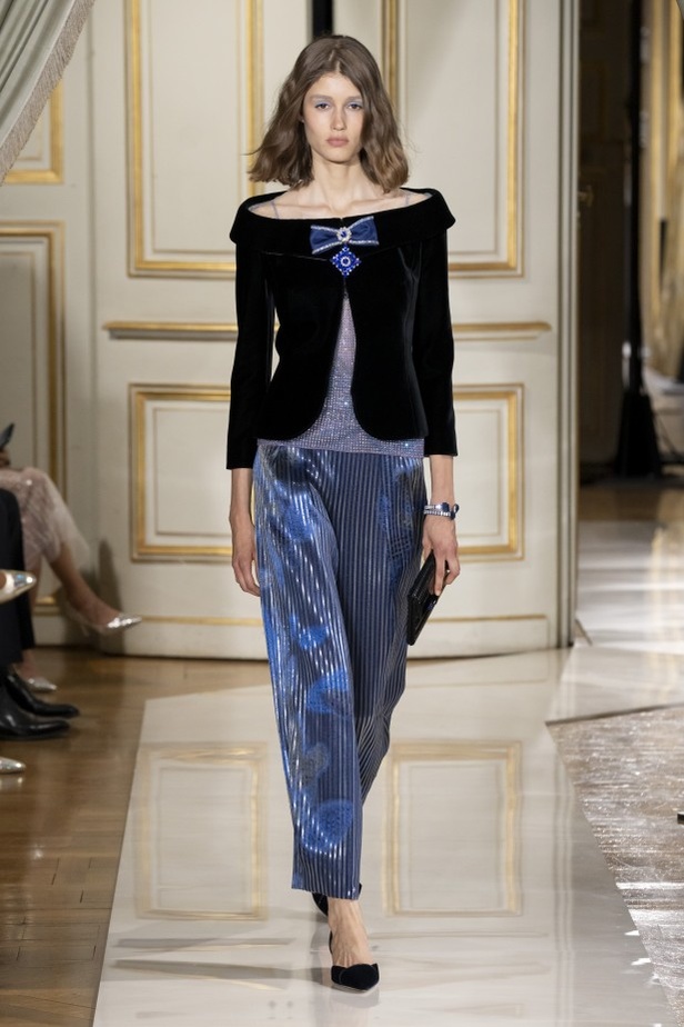 عرض ازياء مجموعة GIORGIO ARMANI PRIVE للهوت كوتور لخريف 2021 في باريس