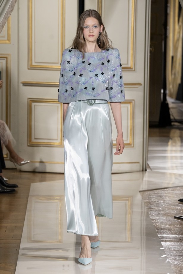 عرض ازياء مجموعة GIORGIO ARMANI PRIVE للهوت كوتور لخريف 2021 في باريس