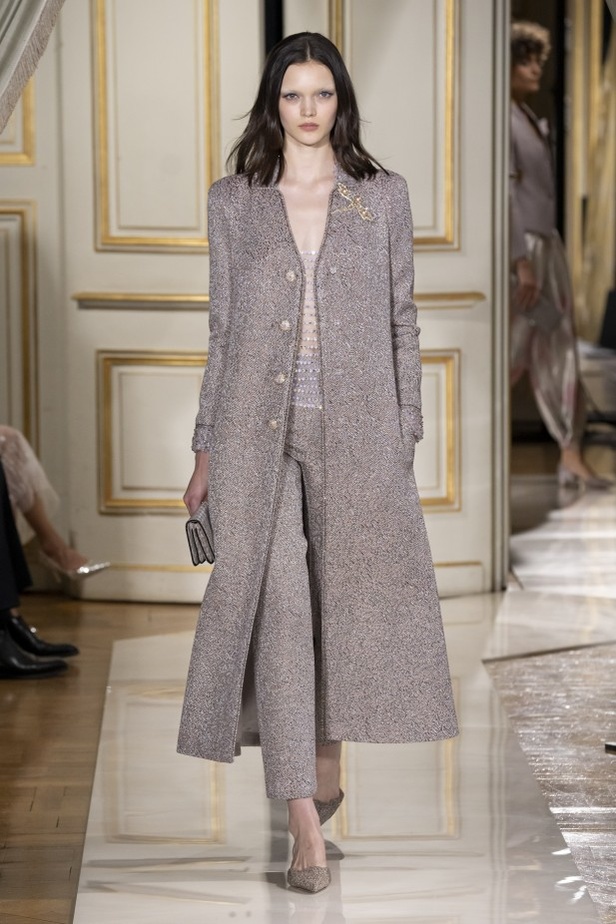 عرض ازياء مجموعة GIORGIO ARMANI PRIVE للهوت كوتور لخريف 2021 في باريس