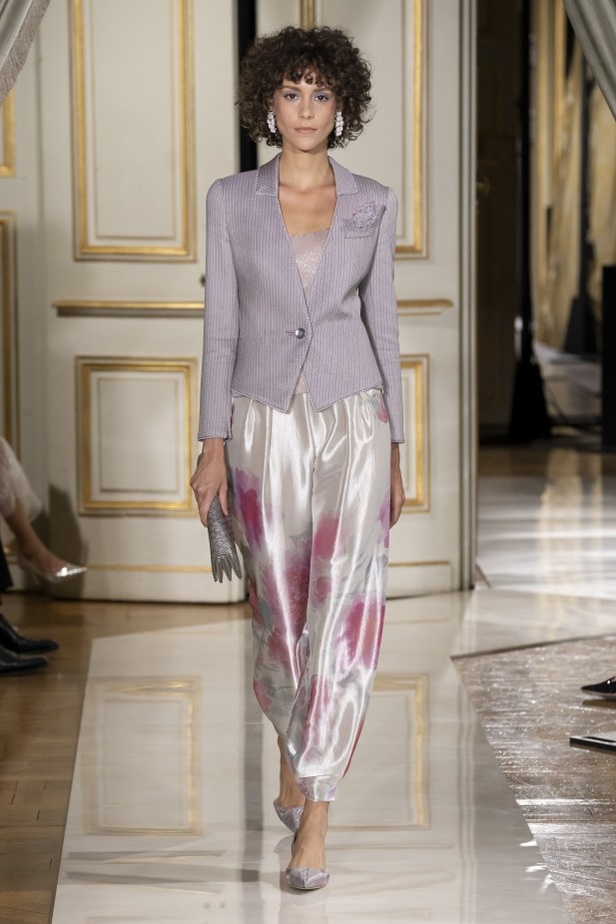 عرض ازياء مجموعة GIORGIO ARMANI PRIVE للهوت كوتور لخريف 2021 في باريس