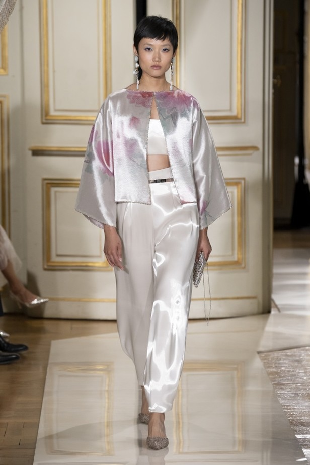 عرض ازياء مجموعة GIORGIO ARMANI PRIVE للهوت كوتور لخريف 2021 في باريس