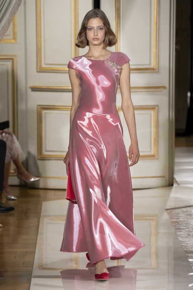 عرض ازياء مجموعة GIORGIO ARMANI PRIVE للهوت كوتور لخريف 2021 في باريس