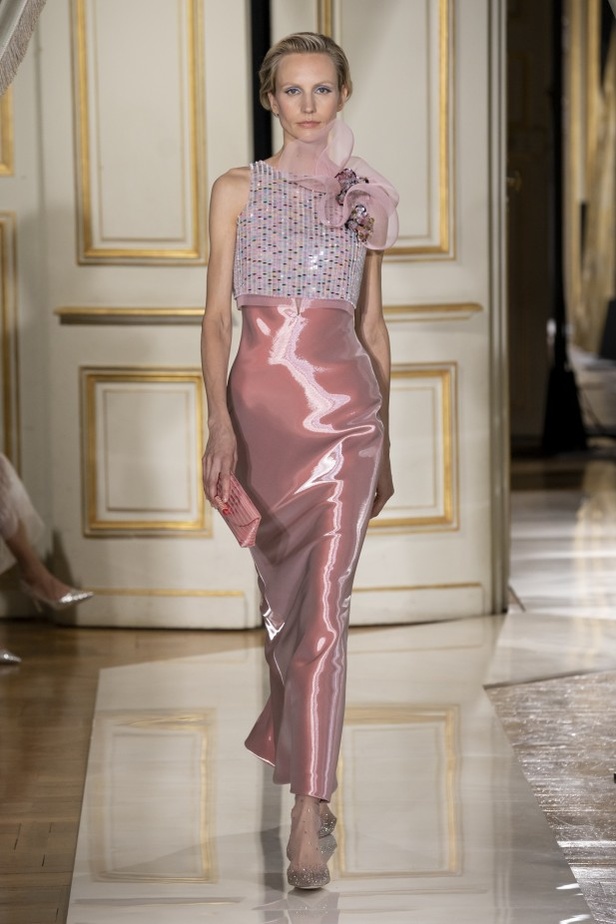 عرض ازياء مجموعة GIORGIO ARMANI PRIVE للهوت كوتور لخريف 2021 في باريس