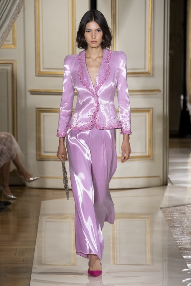 عرض ازياء مجموعة GIORGIO ARMANI PRIVE للهوت كوتور لخريف 2021 في باريس