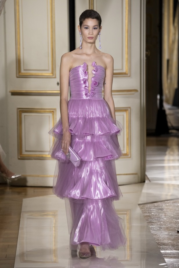 عرض ازياء مجموعة GIORGIO ARMANI PRIVE للهوت كوتور لخريف 2021 في باريس