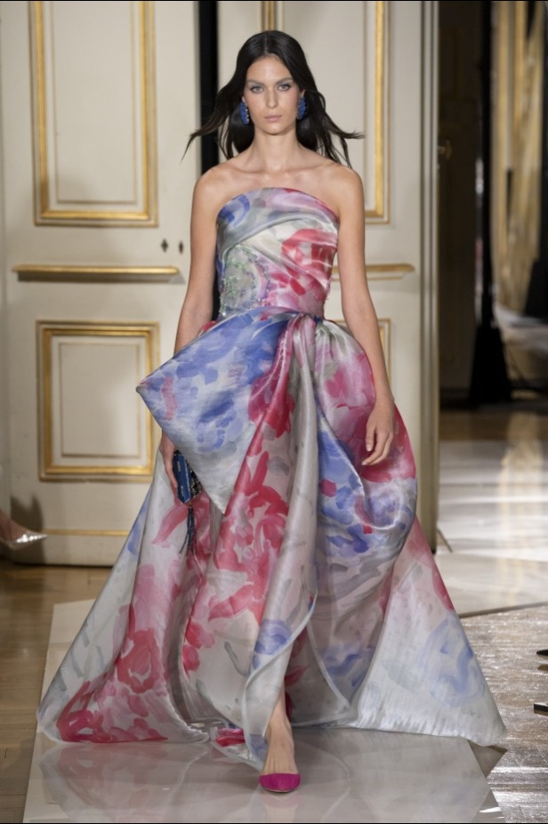 عرض ازياء مجموعة GIORGIO ARMANI PRIVE للهوت كوتور لخريف 2021 في باريس