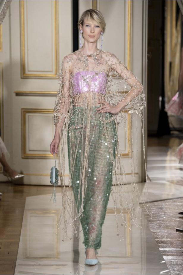 عرض ازياء مجموعة GIORGIO ARMANI PRIVE للهوت كوتور لخريف 2021 في باريس