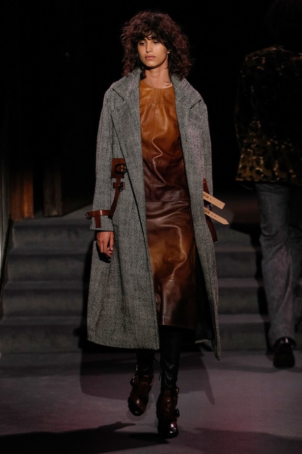 توم فورد يتخطى التقاليد ويطرح ازياء شتاء 2016