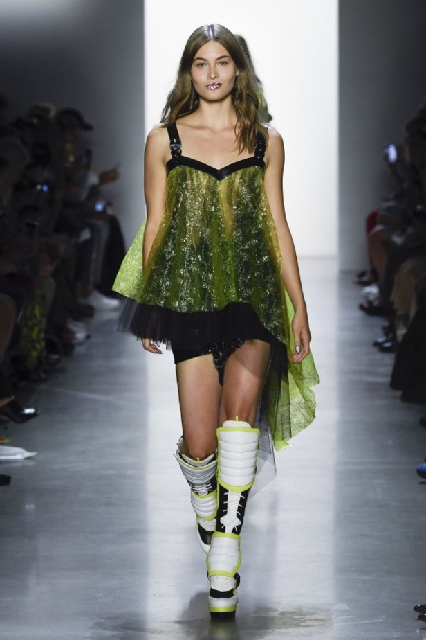 مجموعة Jeremy Scott لربيع وصيف ٢٠١٩ !