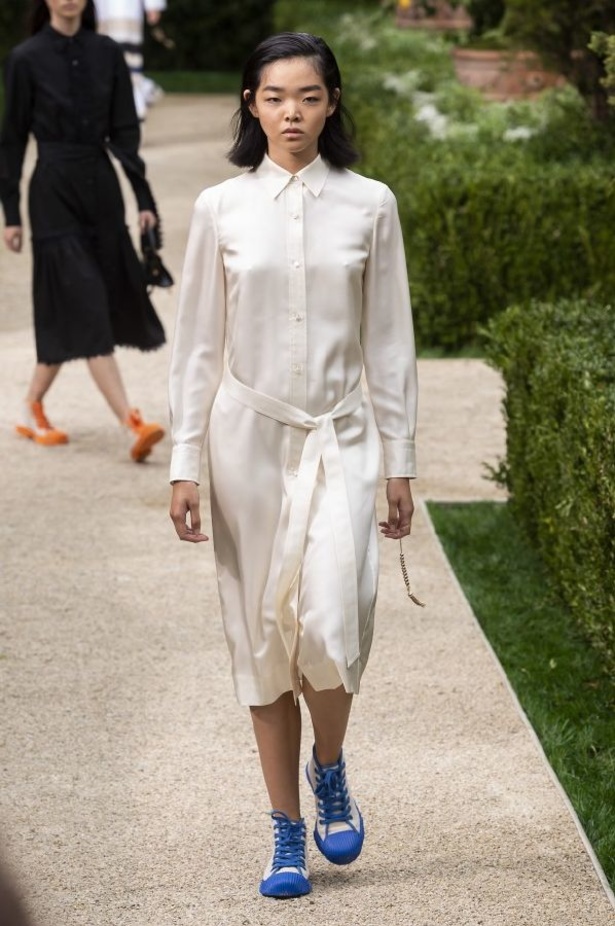 توري بورش تنقلنا الى ربيع وصيف 2019 بتصاميم عصرية وانيقة