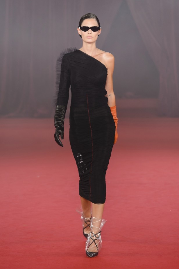 مجموعة أزياء اوف وايت لربيع ٢٠١٨