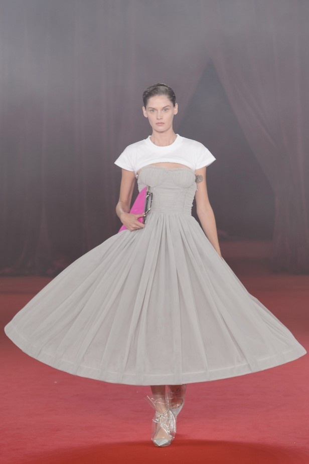 مجموعة أزياء اوف وايت لربيع ٢٠١٨