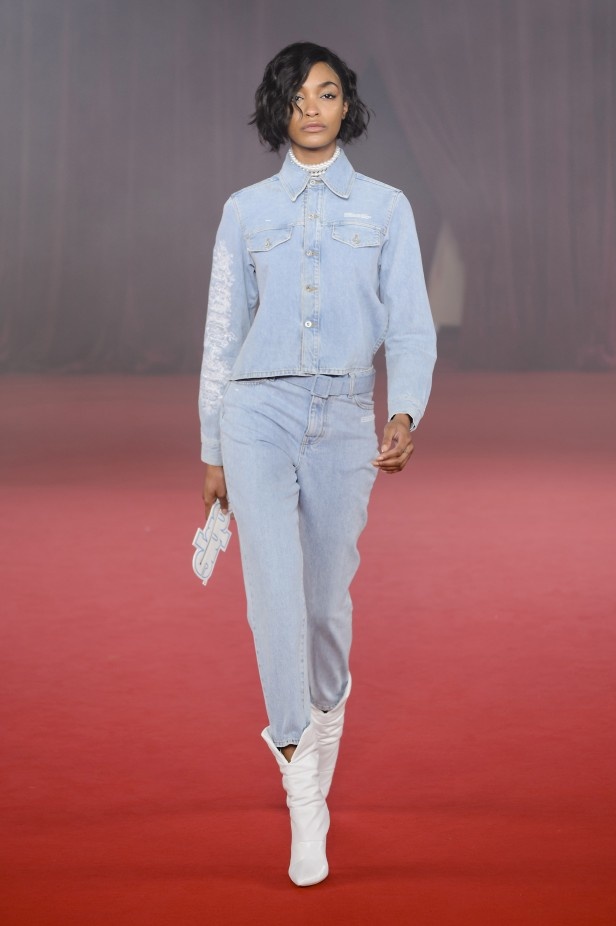 مجموعة أزياء اوف وايت لربيع ٢٠١٨