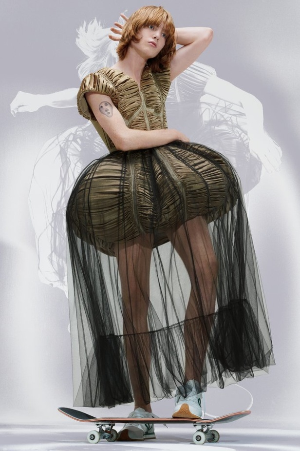 عرض ازياء LOEWE مجموعة ربيع وصيف 2021 من اسبوع الموضة في باريس