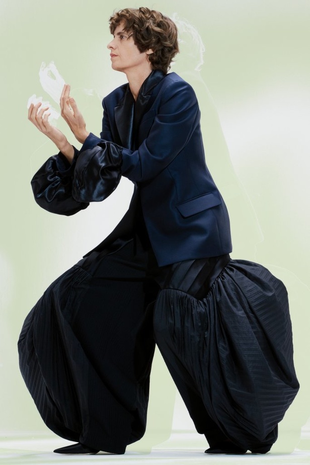 عرض ازياء LOEWE مجموعة ربيع وصيف 2021 من اسبوع الموضة في باريس