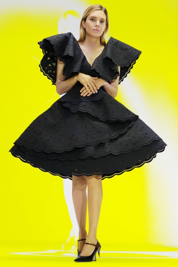 عرض ازياء LOEWE مجموعة ربيع وصيف 2021 من اسبوع الموضة في باريس