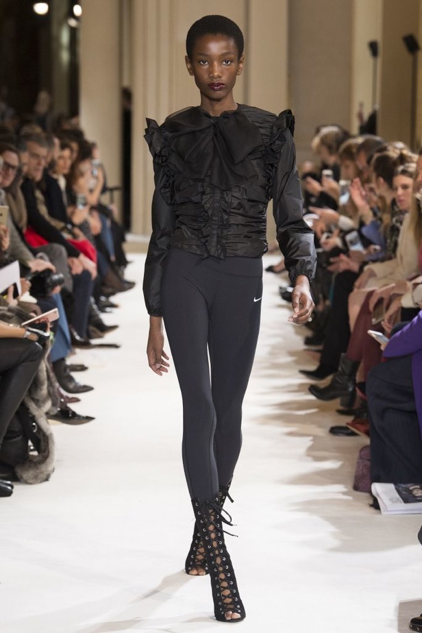 مجموعة جيامباتيستا فالي Giambattista Valli لخريف وشتاء 2017